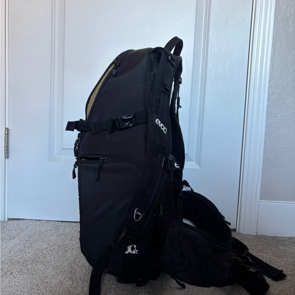 Evoc 18l Camera Backpack - Black - image 6